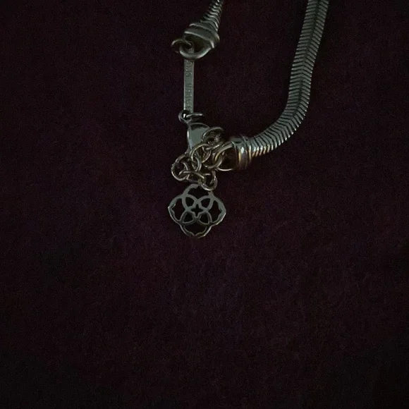 Kendra Scott lariat style necklace. - Picture 3 of 3